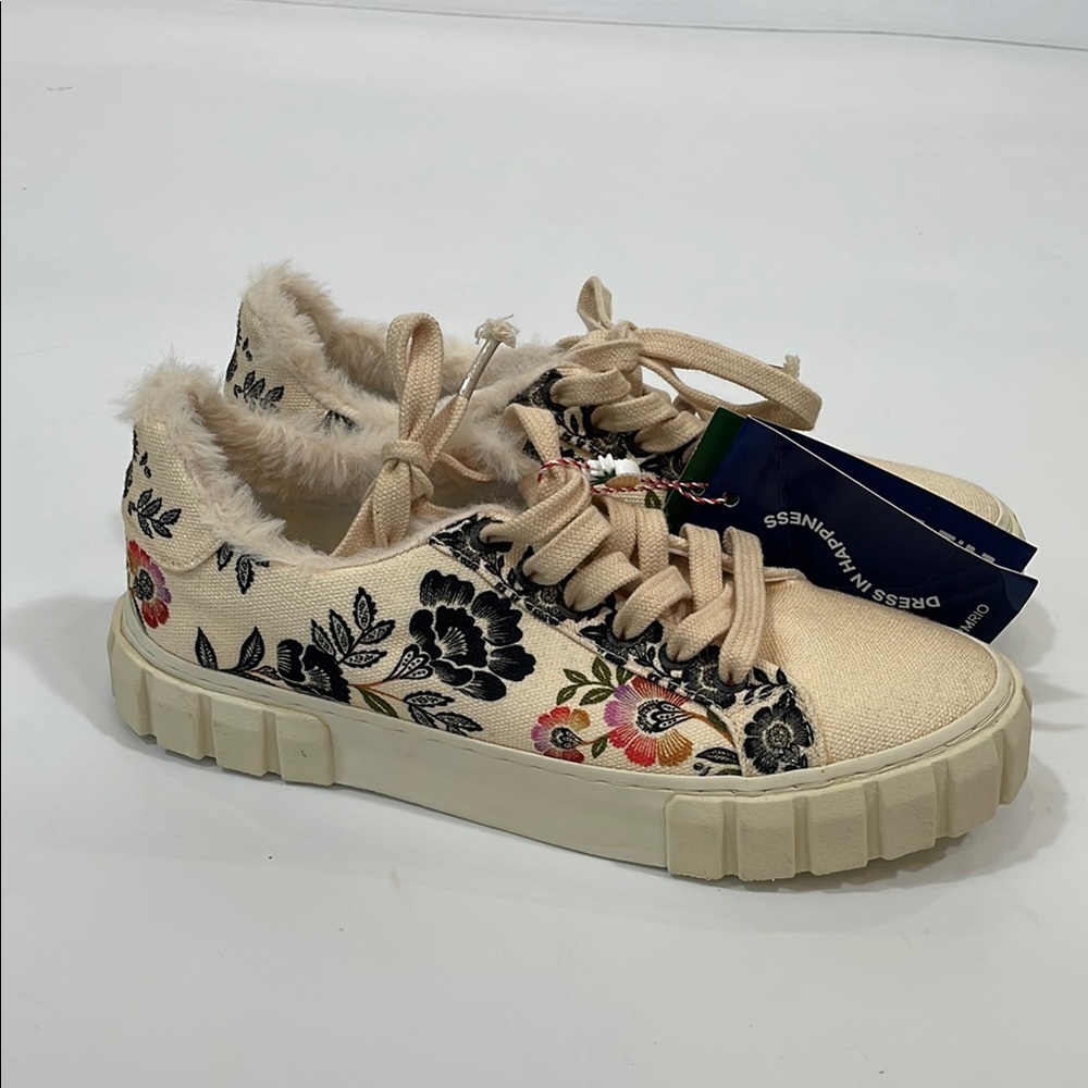 NWT Romantic Garden Platform Sneaker Size 8.5 Canvas With Floral Print